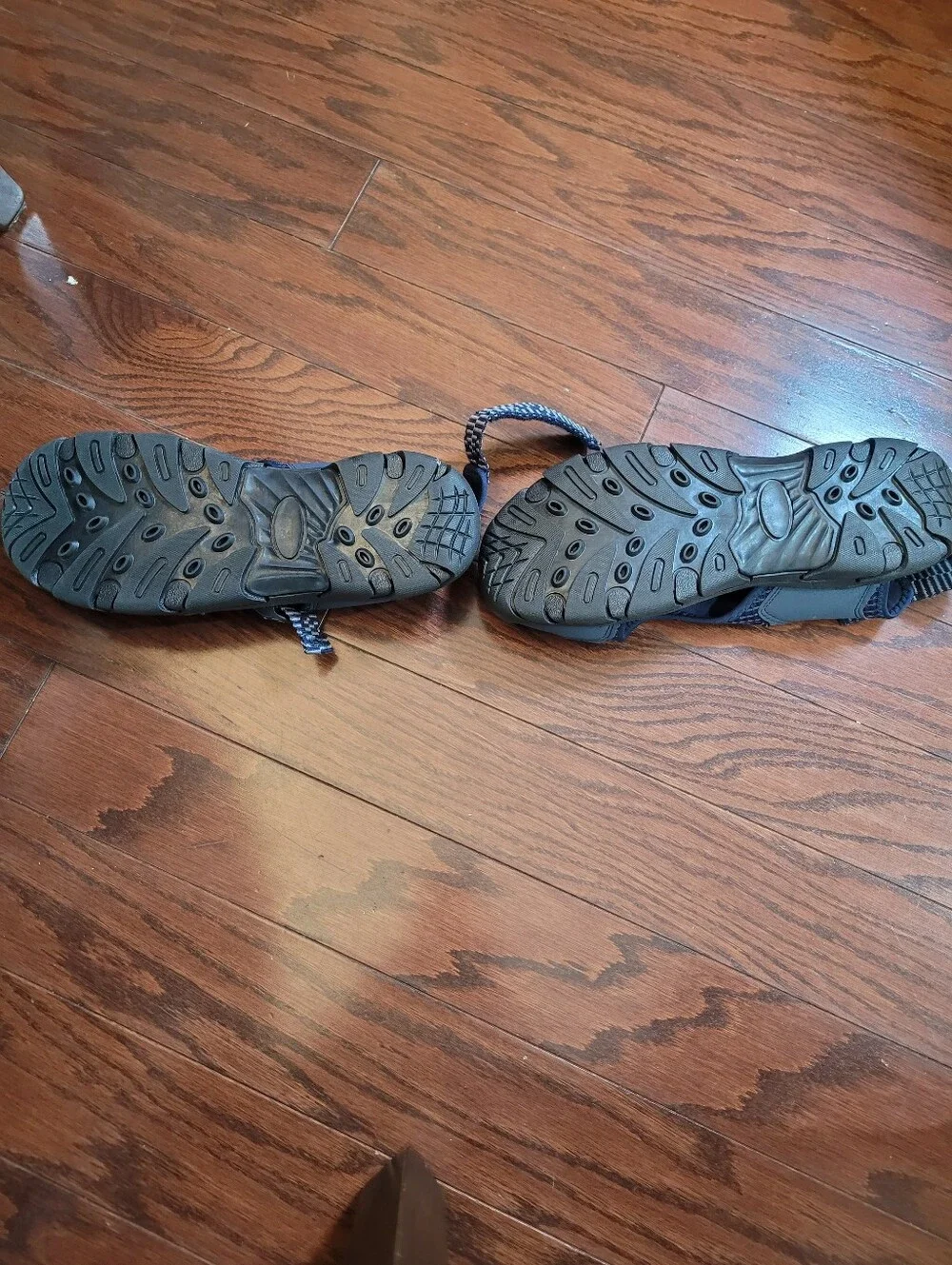 Ezereell Men's  Navy Blue closed outdoor hiking sandal.  Size 9 1/2 or 10